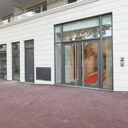 شقة A12 - 1 Bdr Centre Train Station 5 Min Sea - Ac, Parking & Terrace *