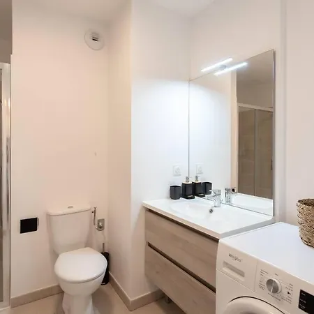 A12 - 1 Bdr Centre Train Station 5 Min Sea - Ac, Parking&terrace *