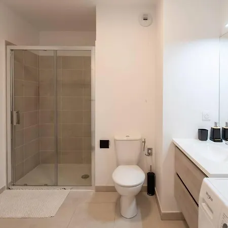 A12 - 1 Bdr Centre Train Station 5 Min Sea - Ac, Parking & Terrace Διαμέρισμα