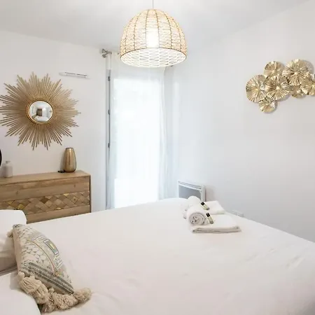 A12 - 1 Bdr Centre Train Station 5 Min Sea - Ac, Parking&terrace Appartement *