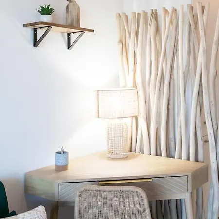 Appartement A12 - 1 Bdr Centre Train Station 5 Min Sea - Ac, Parking&terrace Antibes