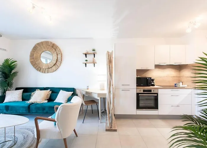 Apartamento A12 - 1 Bdr Centre Train Station 5 Min Sea - Ac, Parking & Terrace