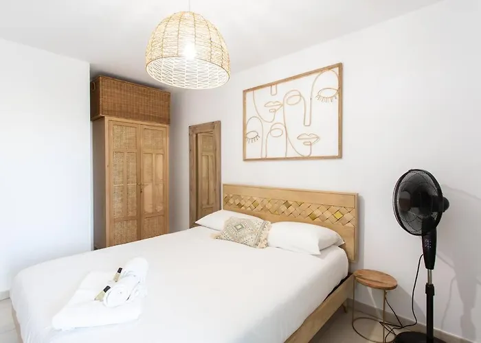 A12 - 1 Bdr Centre Train Station 5 Min Sea - Ac, Parking & Terrace *