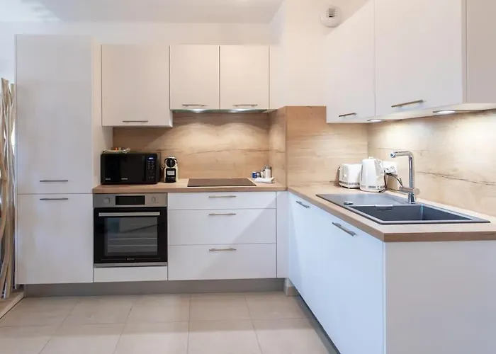 A12 - 1 Bdr Centre Train Station 5 Min Sea - Ac, Parking & Terrace Antibes