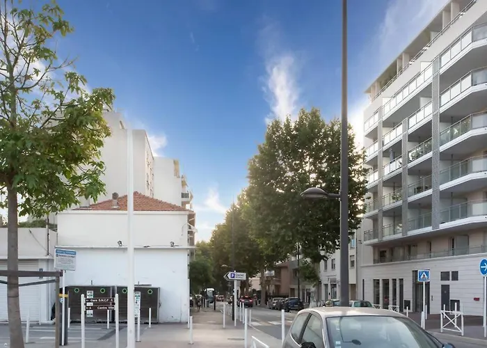 A12 - 1 Bdr Centre Train Station 5 Min Sea - Ac, Parking & Terrace Daire Antibes