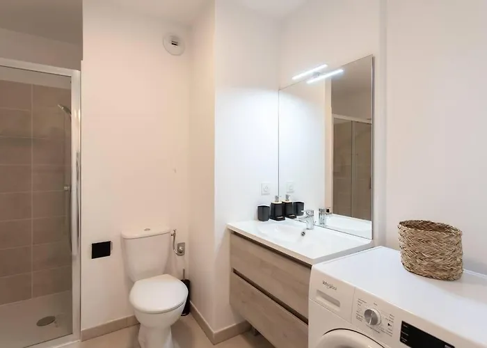 A12 - 1 Bdr Centre Train Station 5 Min Sea - Ac, Parking & Terrace *