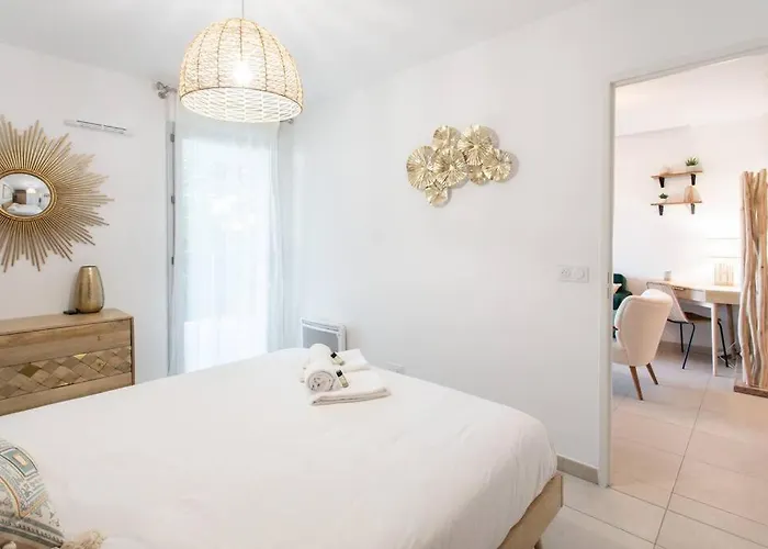 A12 - 1 Bdr Centre Train Station 5 Min Sea - Ac, Parking & Terrace * Antibes