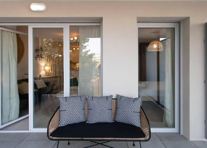 A12 - 1 Bdr Centre Train Station 5 Min Sea - Ac, Parking & Terrace Antibes