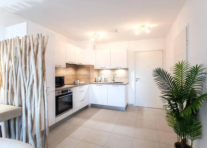 Daire A12 - 1 Bdr Centre Train Station 5 Min Sea - Ac, Parking & Terrace *