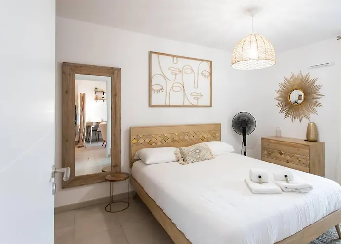 A12 - 1 Bdr Centre Train Station 5 Min Sea - Ac, Parking & Terrace Daire Antibes