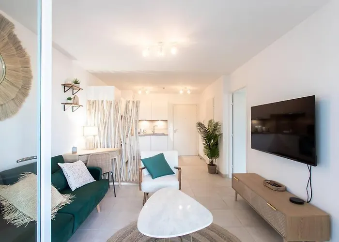 Daire A12 - 1 Bdr Centre Train Station 5 Min Sea - Ac, Parking & Terrace